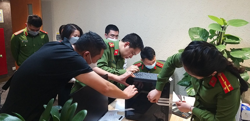 kham xet ben trong noi lam viec cua chu tich flc trinh van quyet 1.jpg