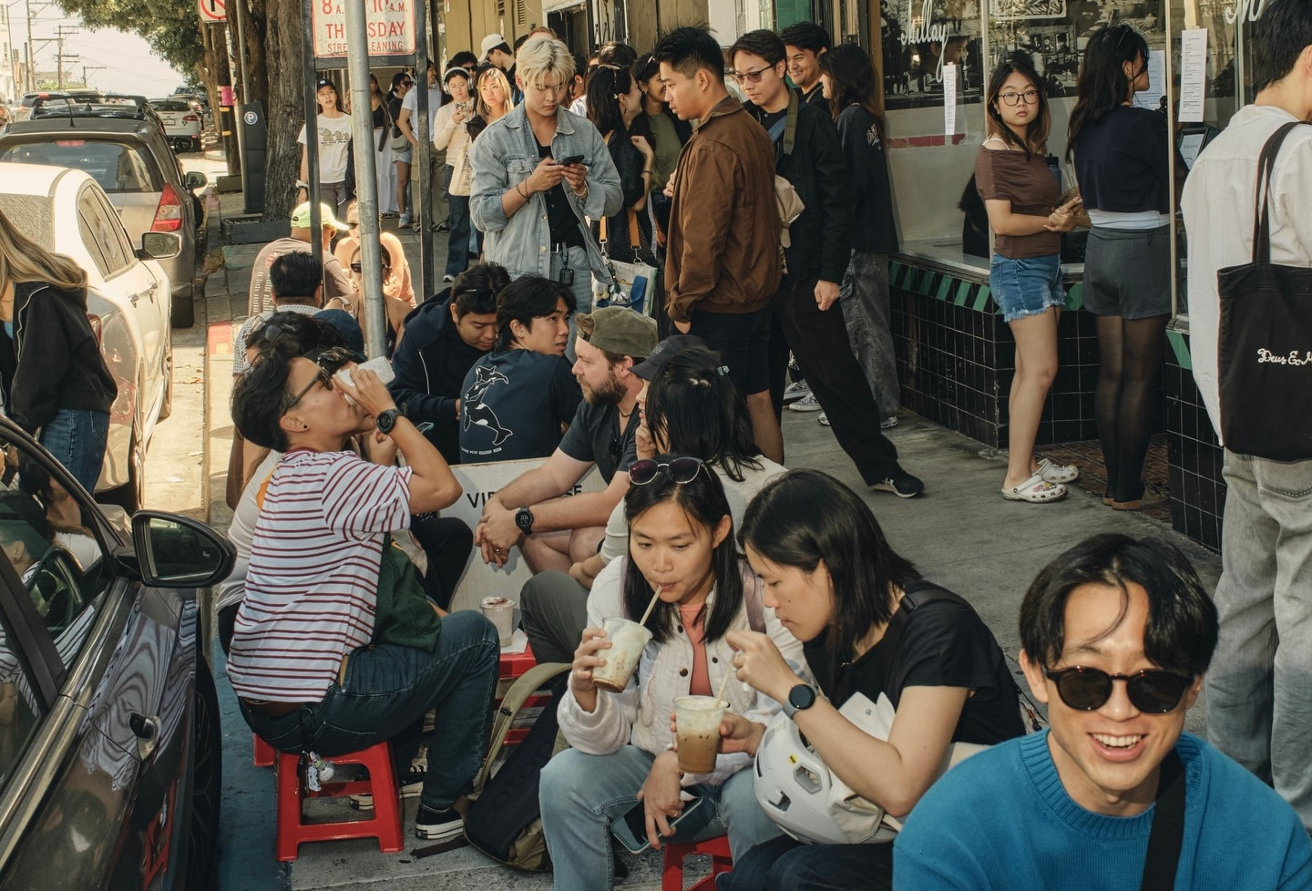 Món ăn vỉa hè Việt gây sốt ở Mỹ, khách Tây xếp hàng vài tiếng chờ thưởng thức