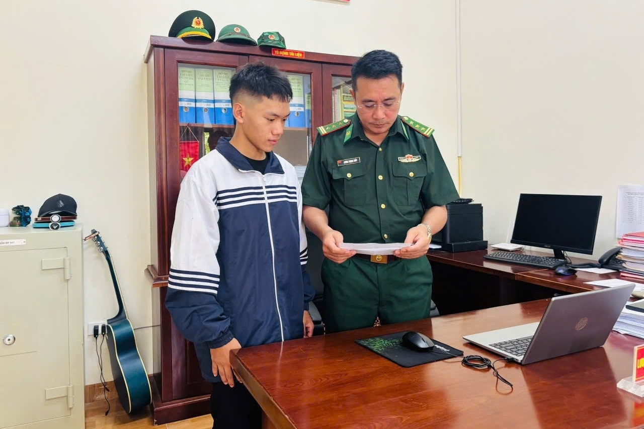 Nam sinh mồ côi cha đỗ trường quân đội, từ thành phố về bản khoe ‘bố biên phòng’