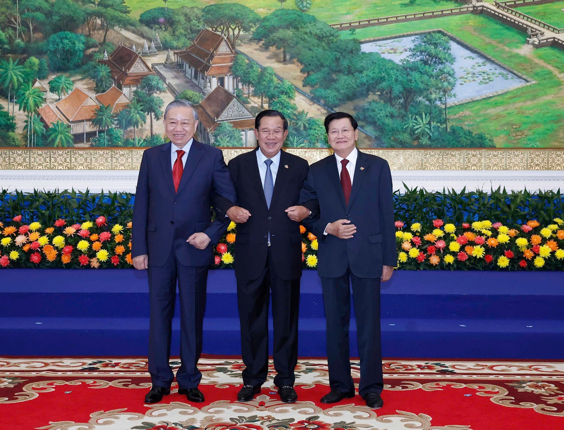 vnapotalcuocgapcapcaogiua3dangdangnhandancampuchiadangcongsanvietnamvadangnhandancachmanglao8577362 17703767117502115811093.jpg