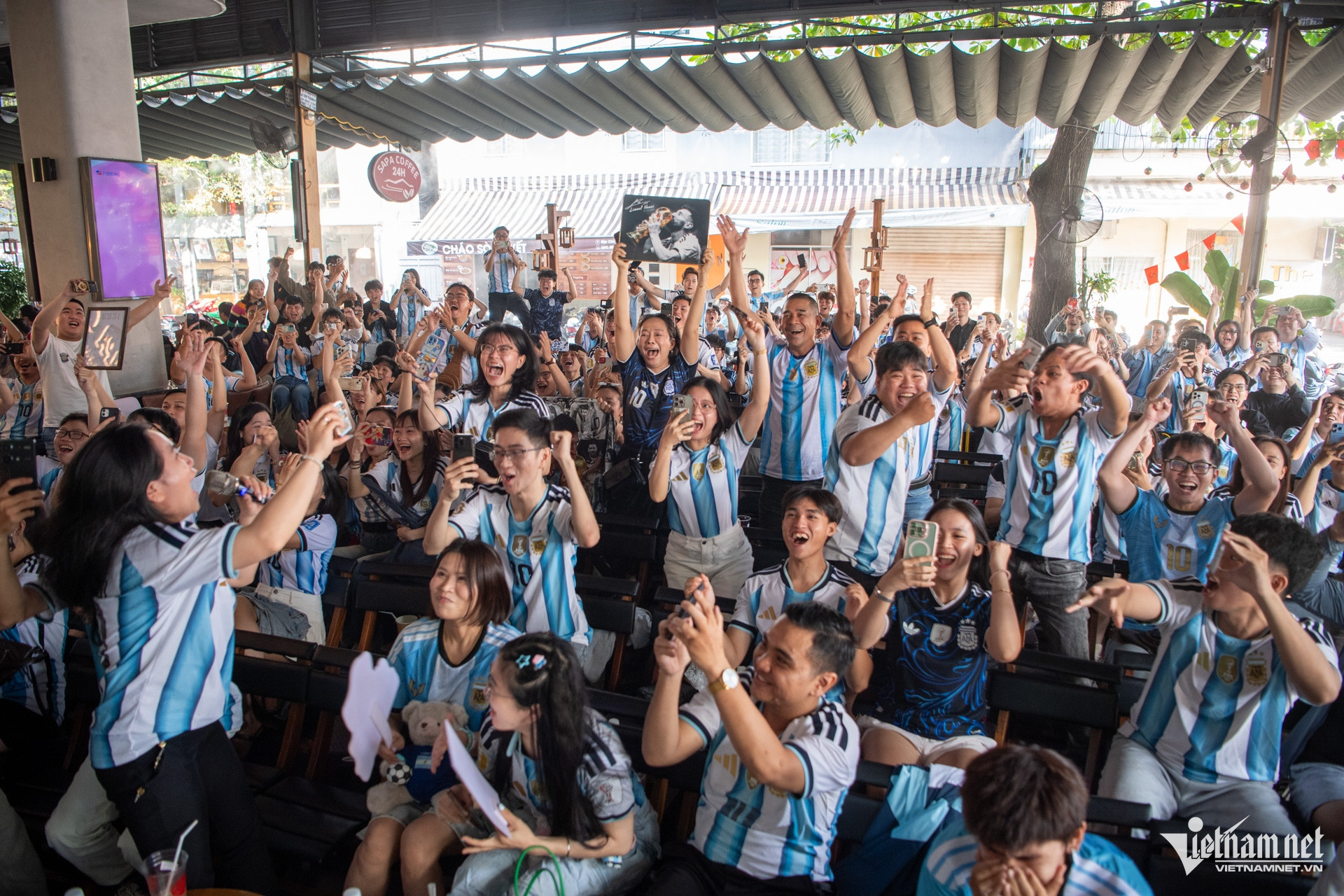 W-Fan messi tại TPHCM Tuấn Hùng 52.jpg