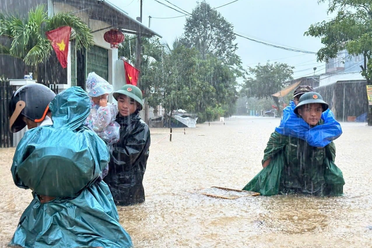 Đà Nẵng lập 5 tổ ứng phó mưa lũ, sẵn sàng xe thiết giáp lội nước