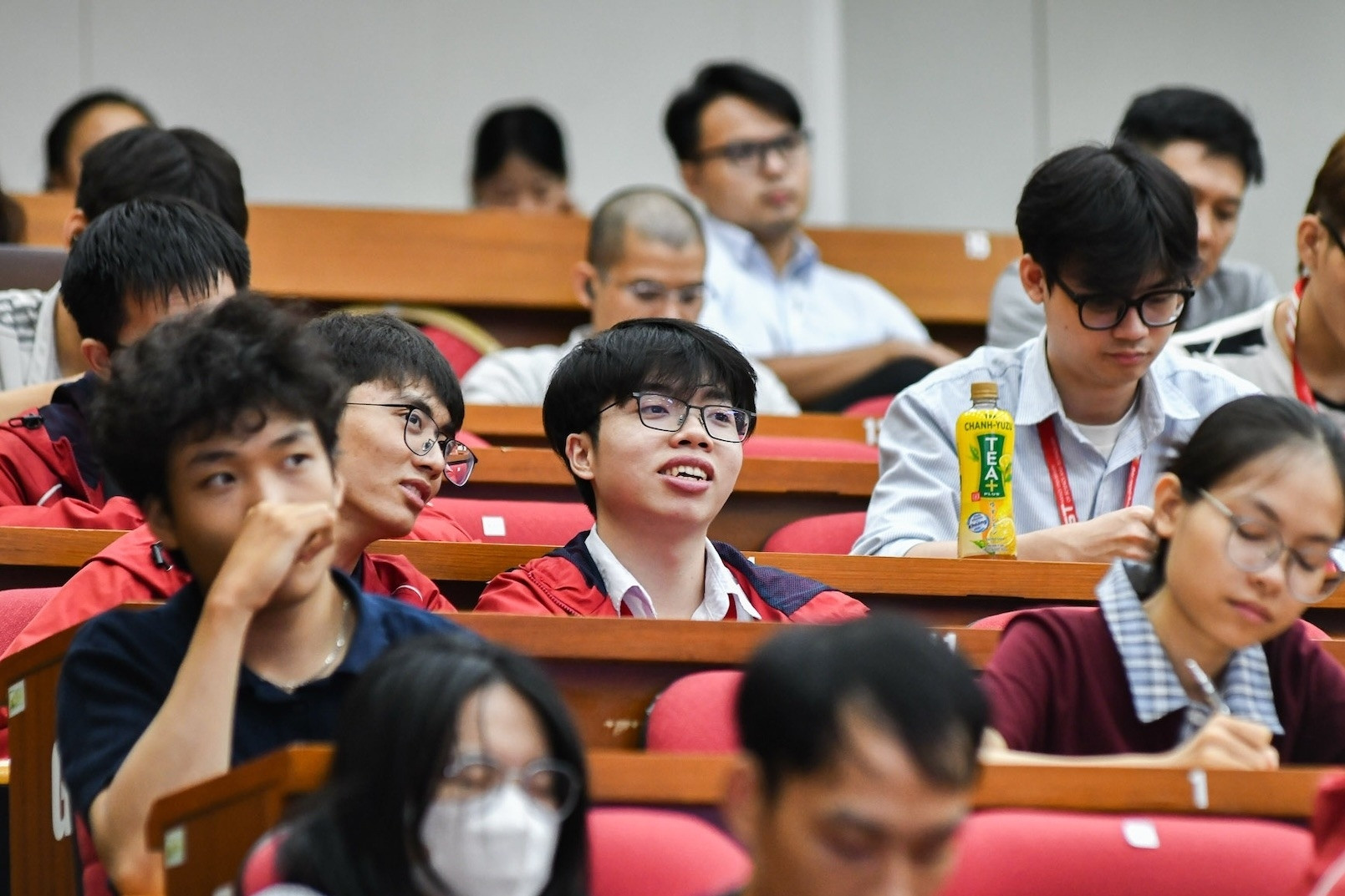 Đại học Bách khoa Hà Nội tặng mỗi sinh viên 100.000 đồng
