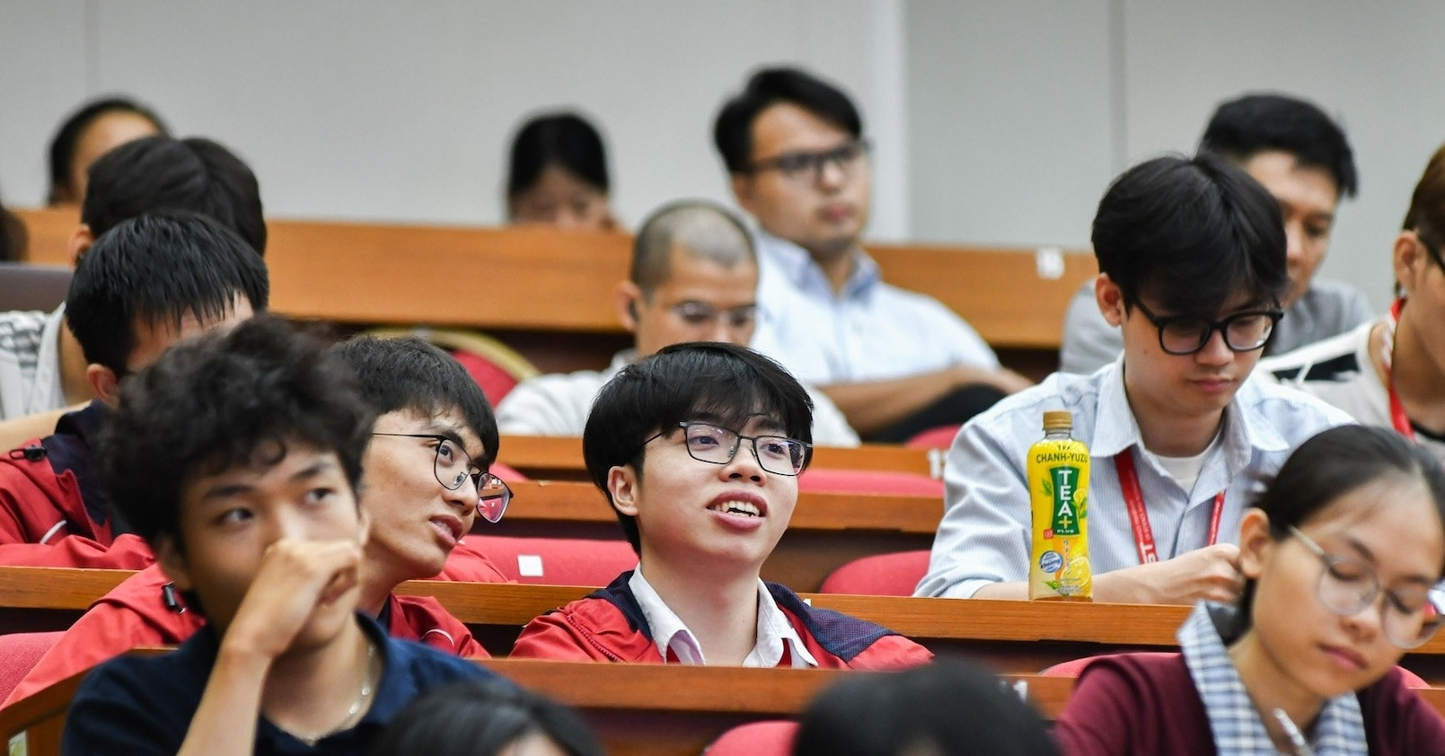 Đại học Bách khoa Hà Nội tặng mỗi sinh viên 100.000 đồng