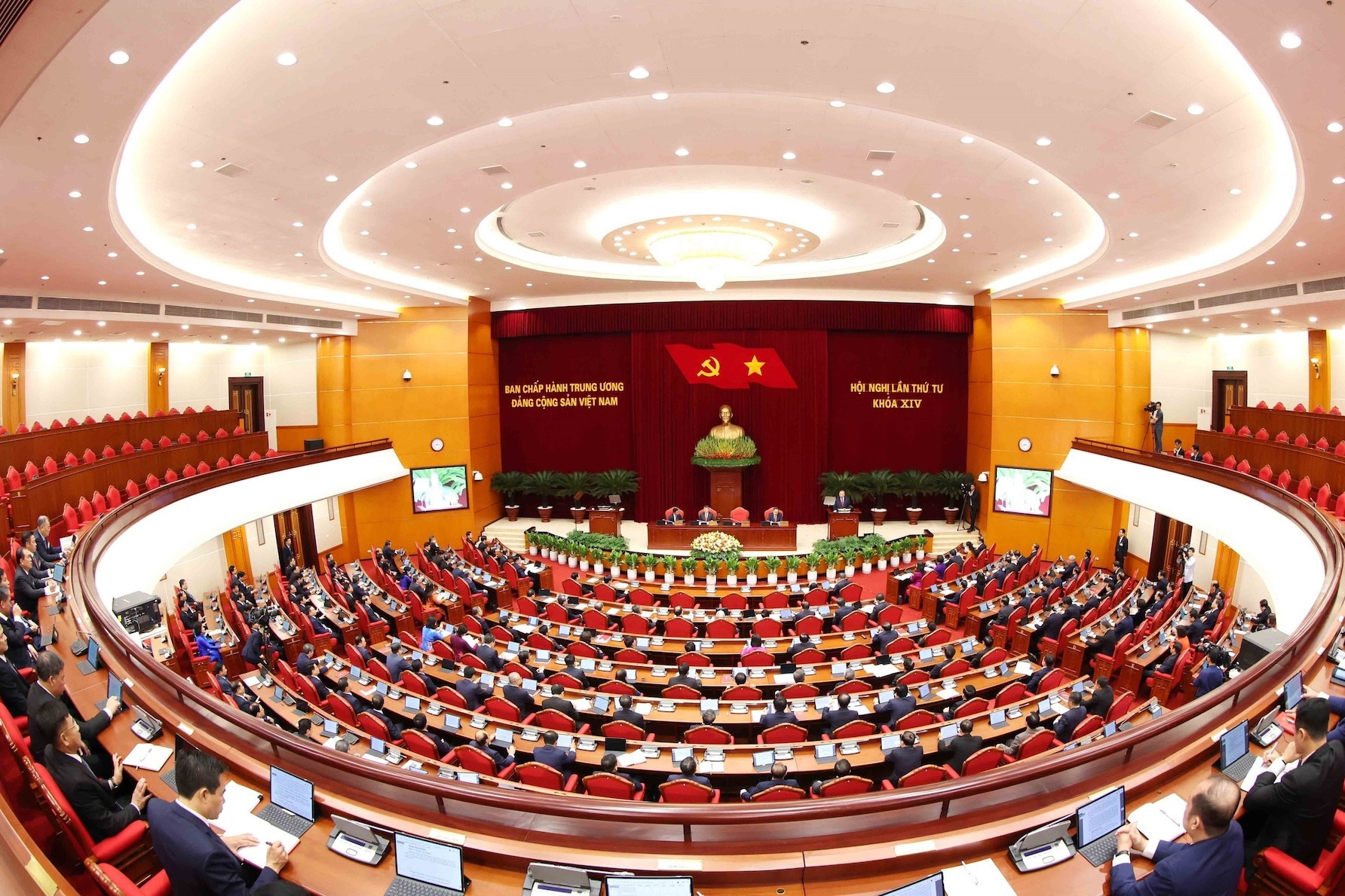 Đổi mới công tác cán bộ phải trả lời được câu hỏi 'có thực sự đáp ứng yêu cầu công việc không?'