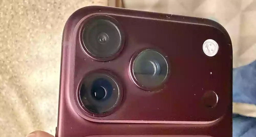 iPhone 18 Pro đỏ rượu vang bị đổi màu, người dùng lo ngại về lớp hoàn thiện