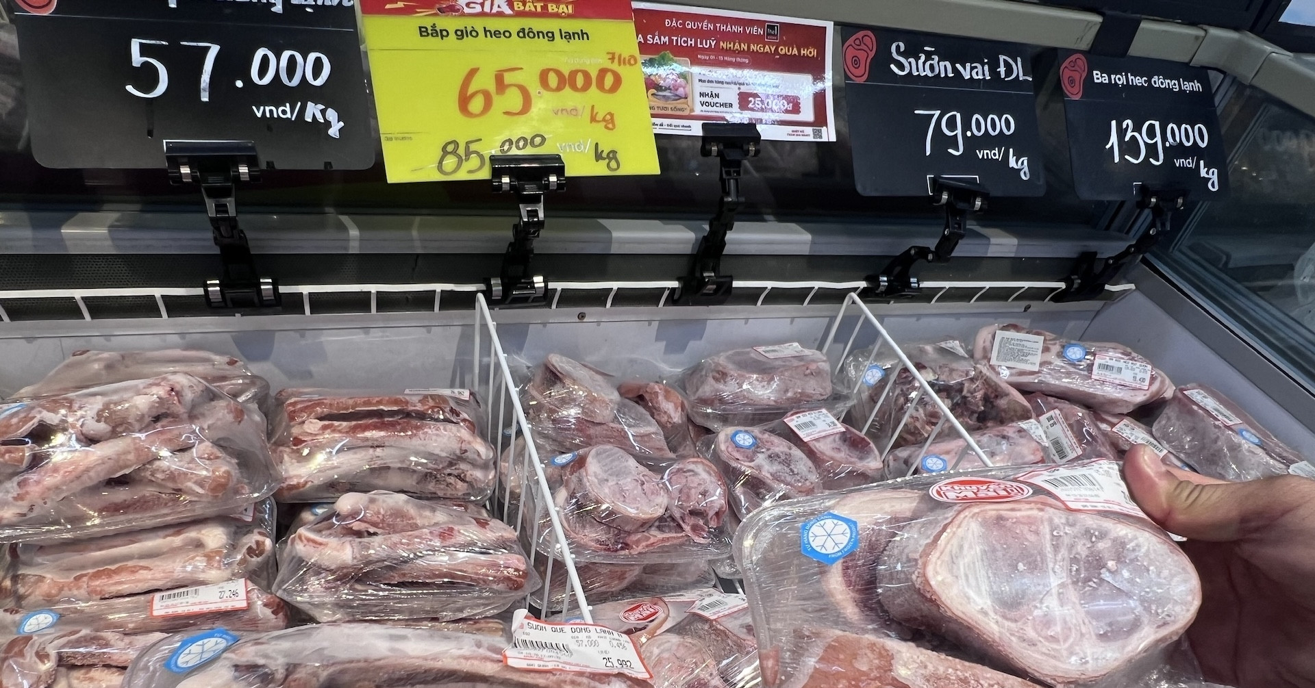 Thịt heo nhập khẩu bình quân 45.000 đồng/kg, người Việt vẫn chọn thịt "nóng"