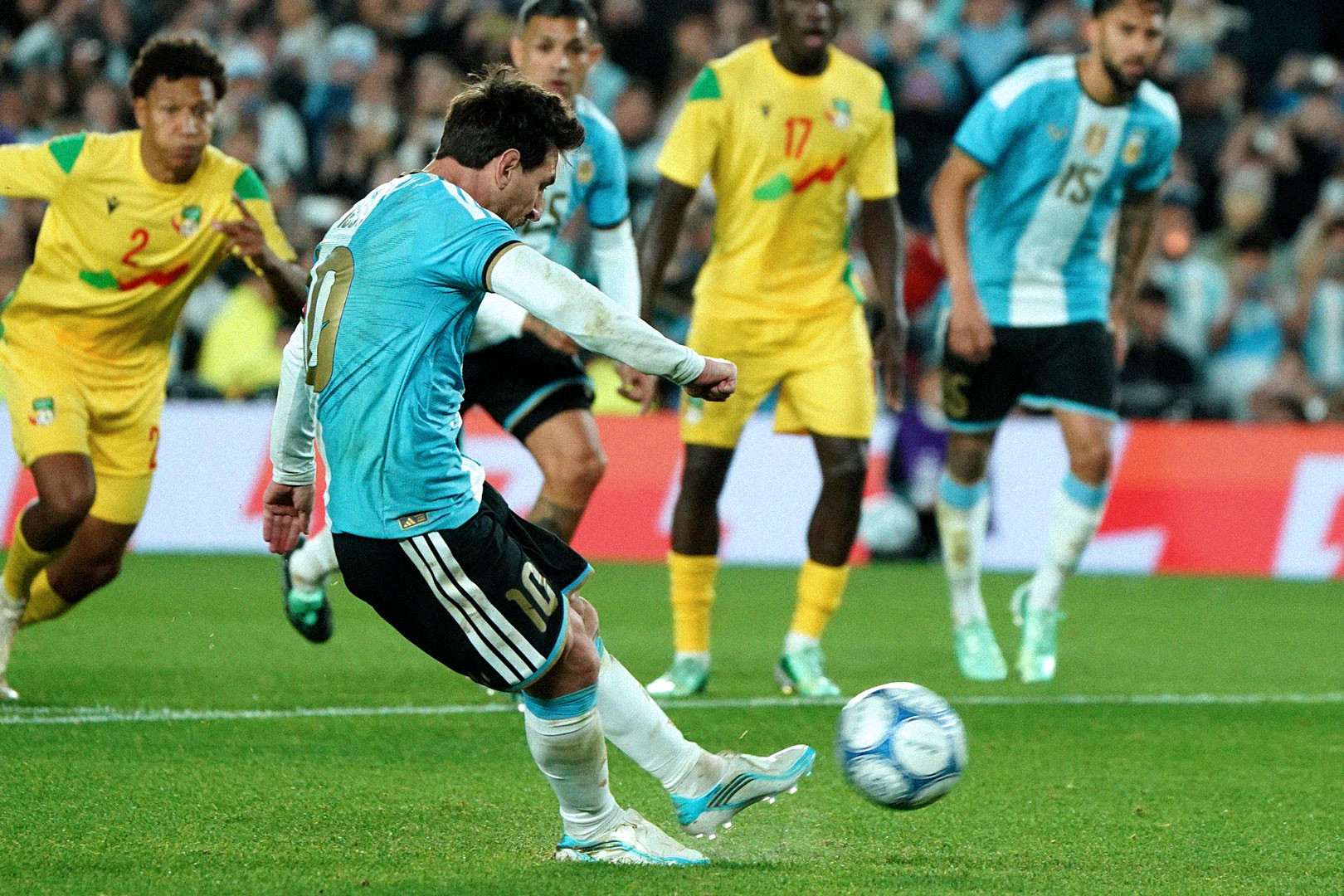 Messi Argentina Benin 5.jpg