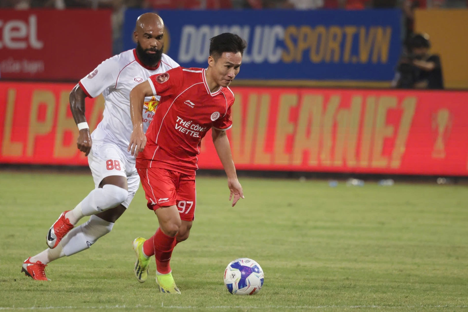 Trực tiếp bóng đá Thể Công Viettel 1-1 Hà Tĩnh: Văn Khang gỡ hòa (H1)