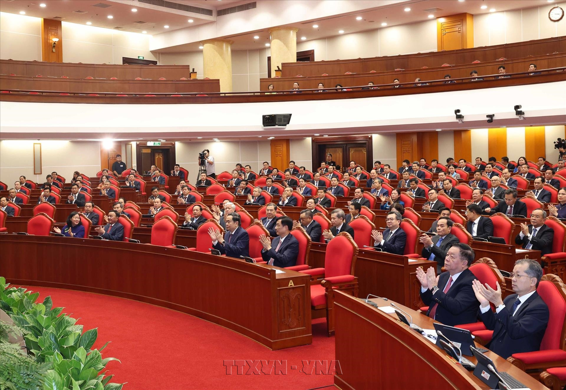 vna potal be mac hoi nghi lan thu tu ban chap hanh trung uong dang khoa xiv 90740978 16 40 35.jpg