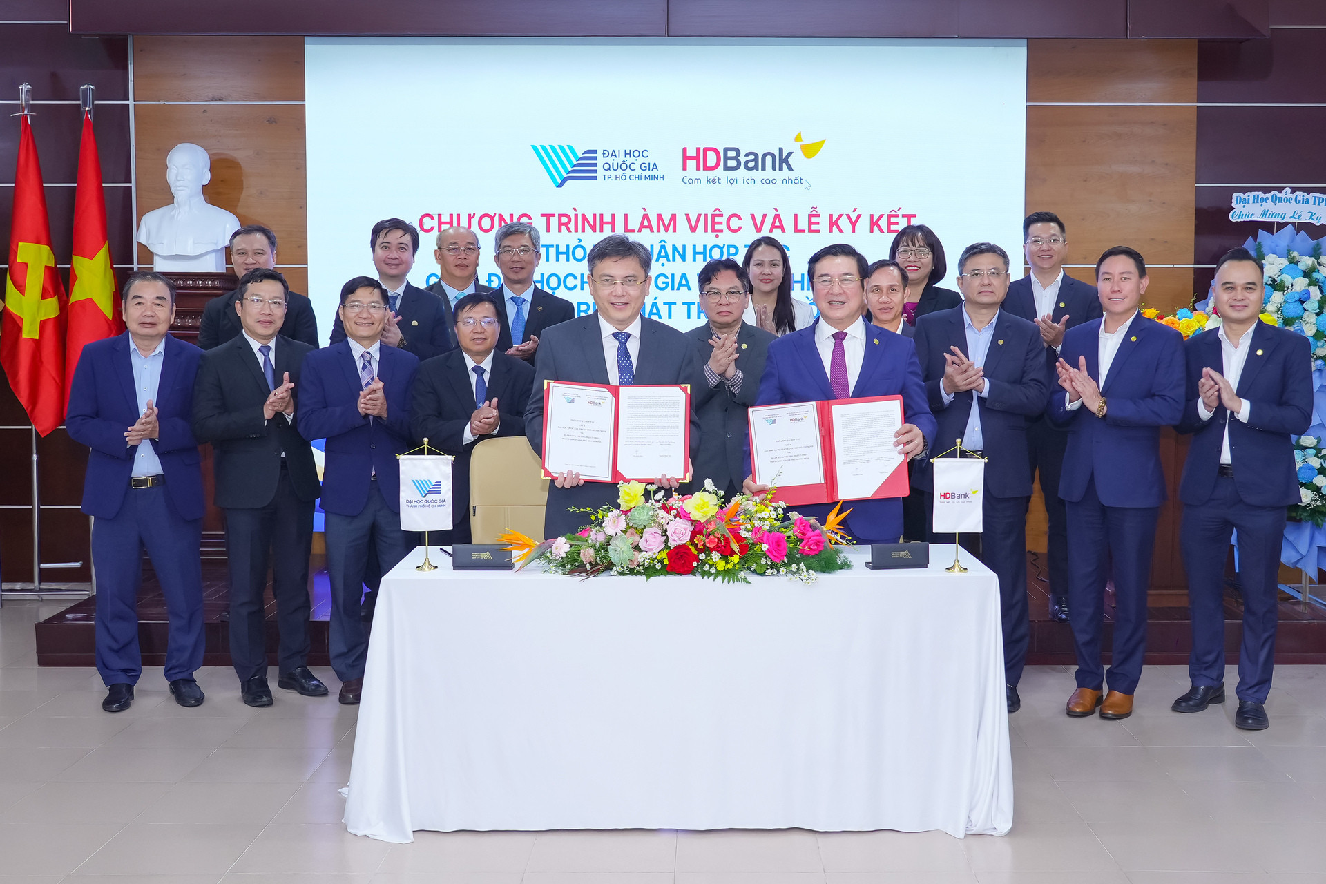 01 HDBank 8.10.jpg