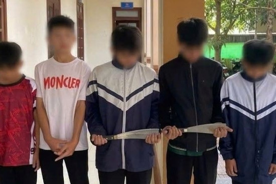 Bản tin chiều 8/10: Học sinh lớp 8 giấu dao phay trong ba lô, hẹn ra nghĩa trang