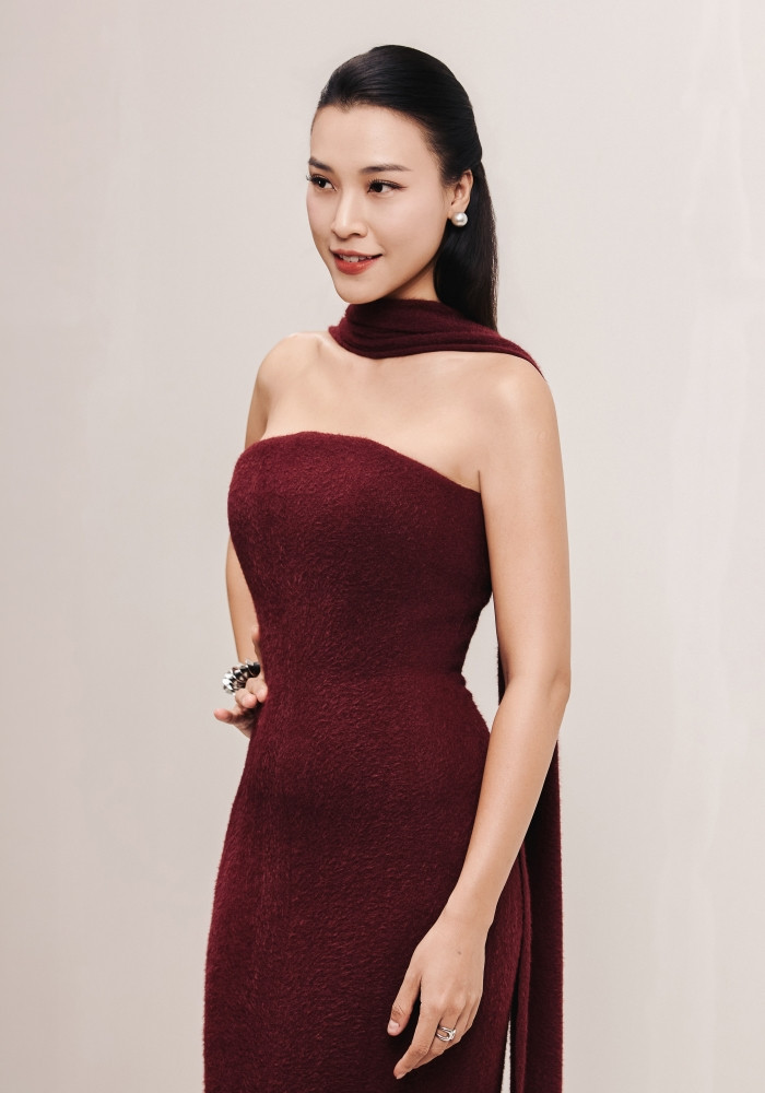https://static-images.vnncdn.net/vps_images_publish/000001/000003/2026/10/9/batch-hoang-oanh-756.jpg