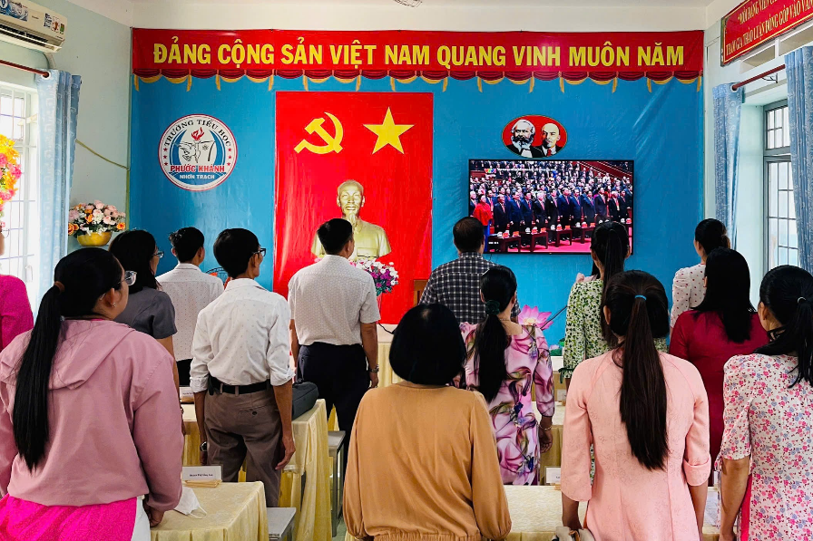 Bộ Chính trị: Đảng viên không lợi dụng vị trí để can thiệp công việc nơi cư trú