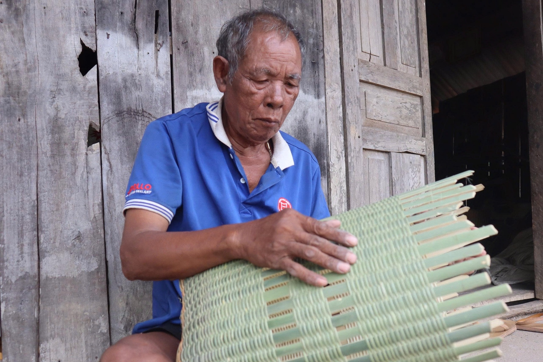 Chiếc gùi đi qua những mùa rẫy của người Mnông