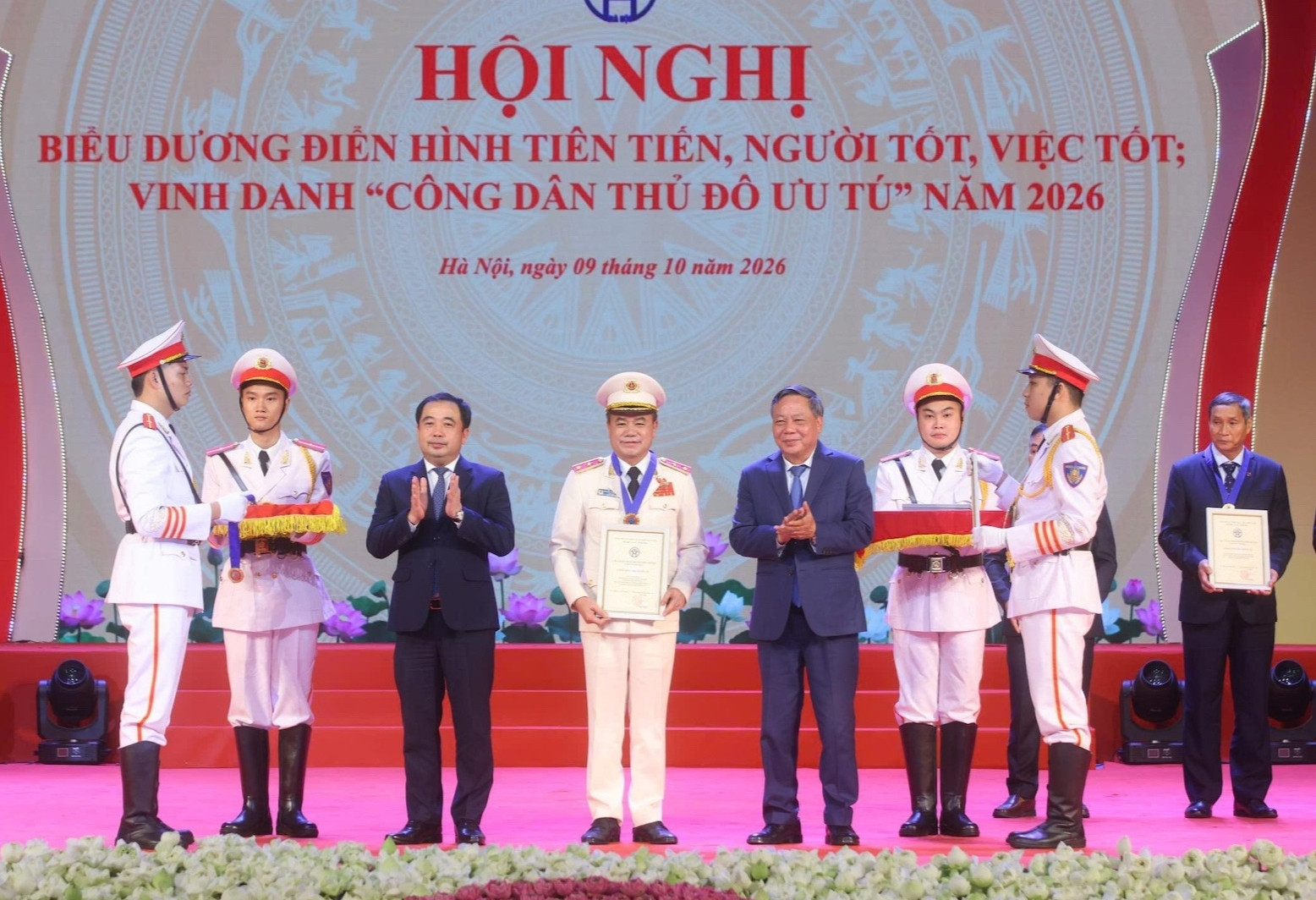 Giám đốc Công an Hà Nội được vinh danh 'Công dân Thủ đô ưu tú'