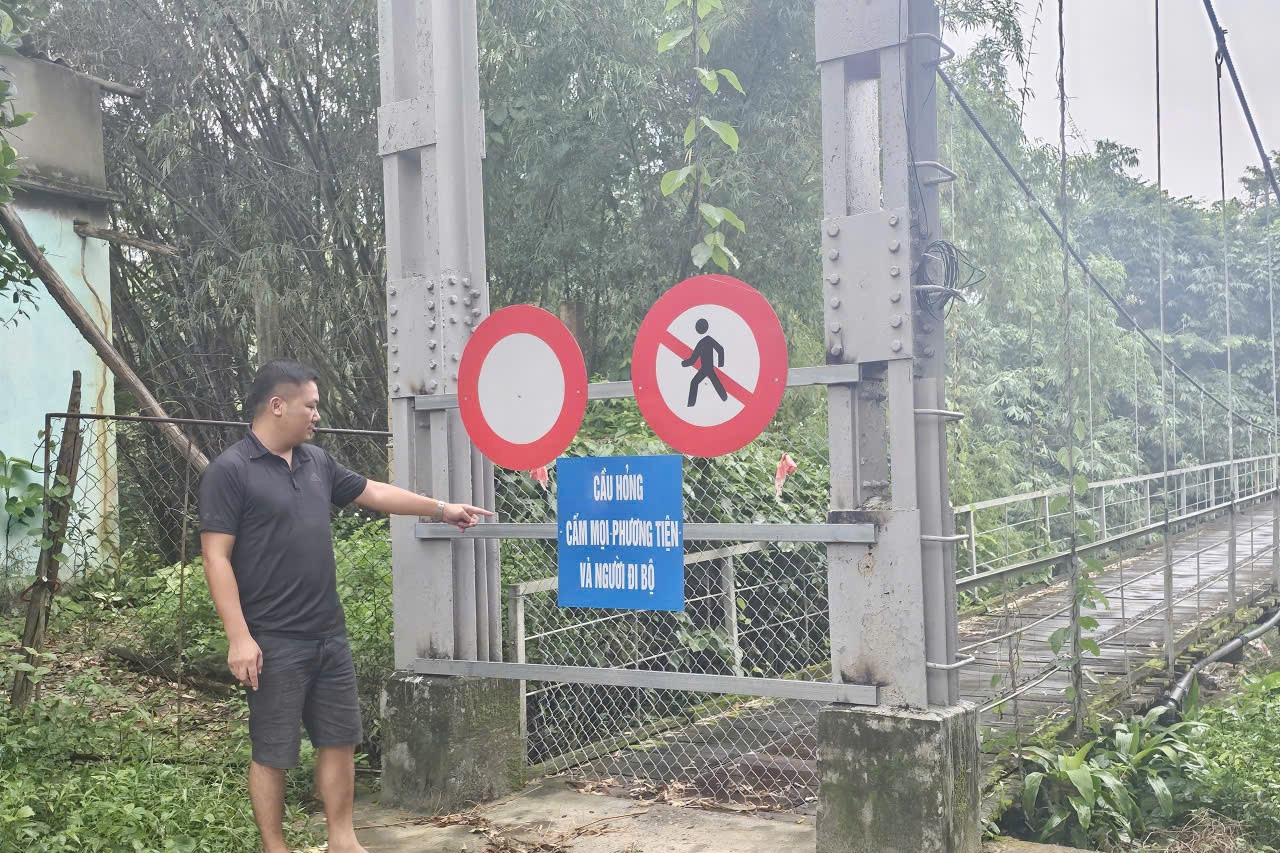 Hai cầu treo xuống cấp, hàng trăm hộ dân thấp thỏm qua sông