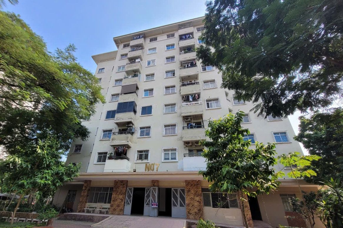 Chung cư hơn 20 năm tuổi ở Pháp Vân được rao giá trên 60 triệu đồng/m2