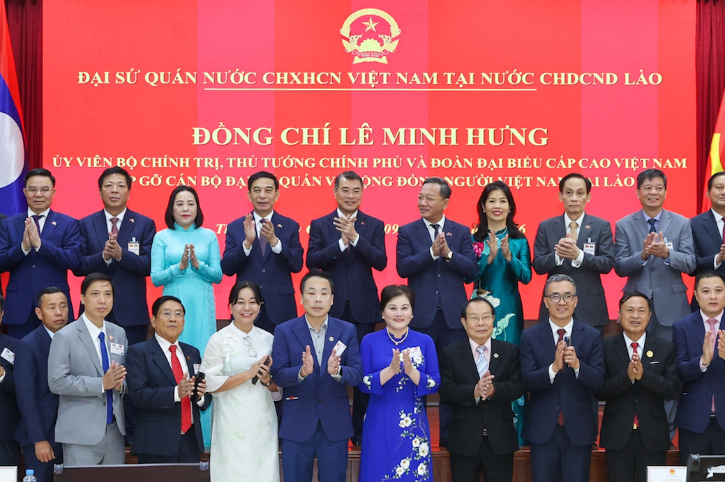 Thủ tướng: Quan hệ đặc biệt Việt Nam - Lào 'được nuôi dưỡng từ nhân dân'