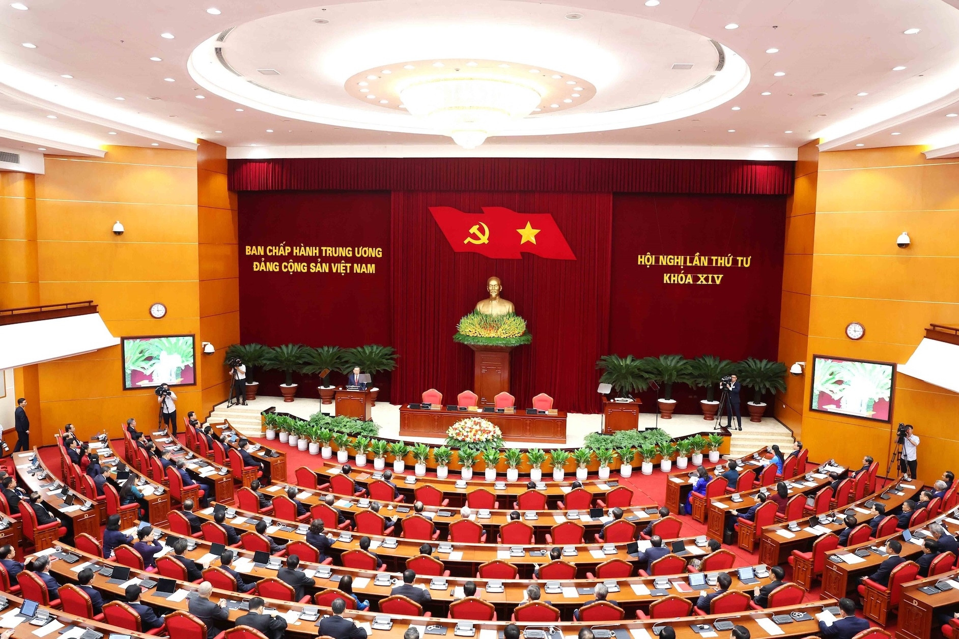 Trung ương: Khuyến khích đảng viên làm giàu chính đáng