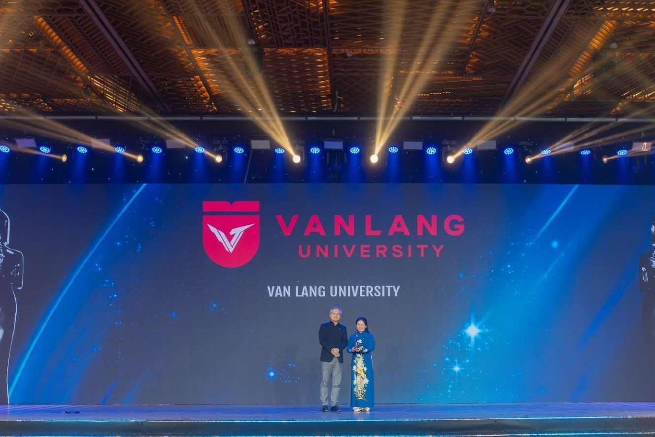 Trường Đại học Văn Lang được HR Asia vinh danh ‘Môi trường làm việc bền vững’