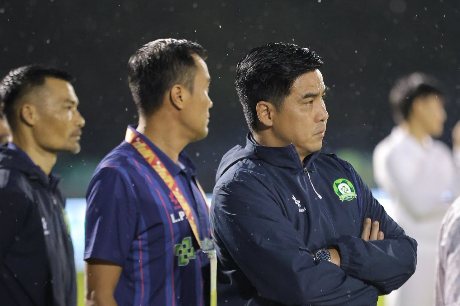 V-League trở lại: Những thuyền trưởng nào nguy cơ... bay ghế?