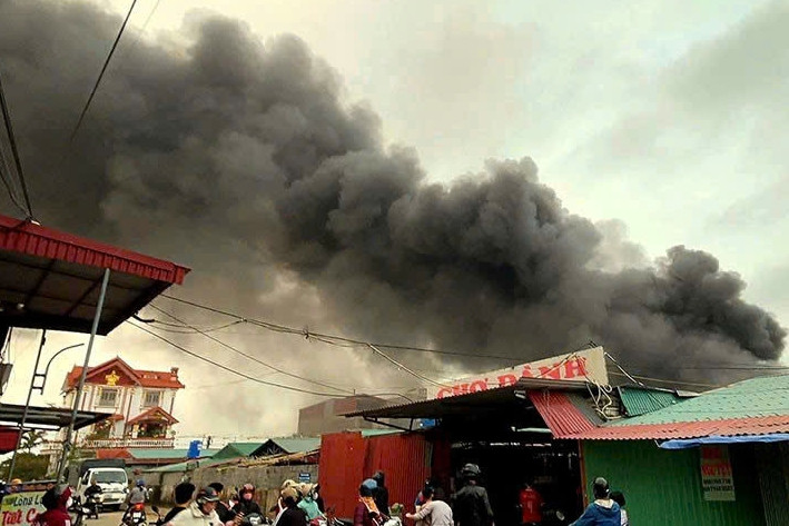 Bản tin sáng 1/2: Nhiều ki-ốt tại chợ Dành ở Hưng Yên bị thiêu rụi