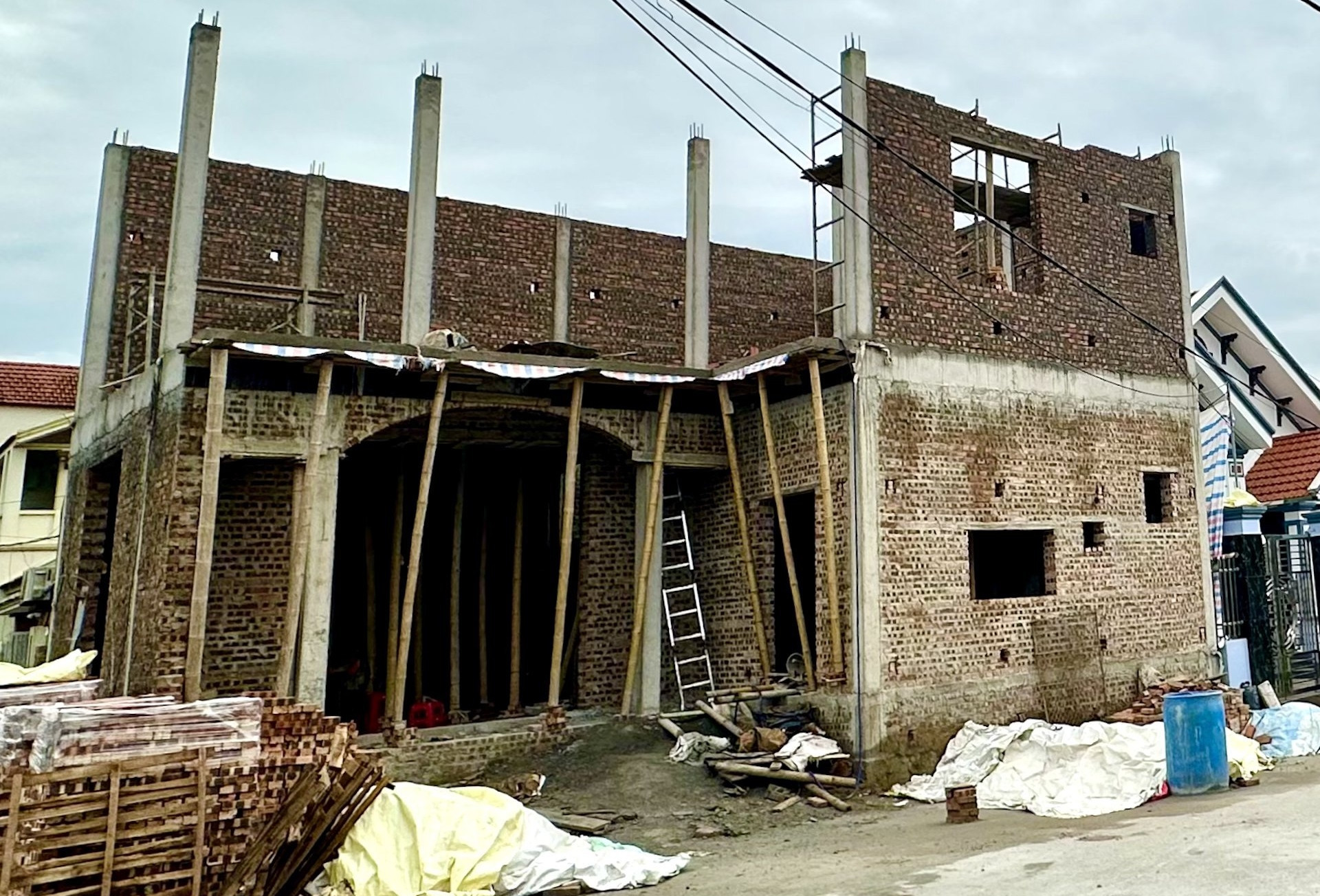 Bộ Xây dựng nói rõ việc xây nhà ở riêng lẻ không cần xin phép