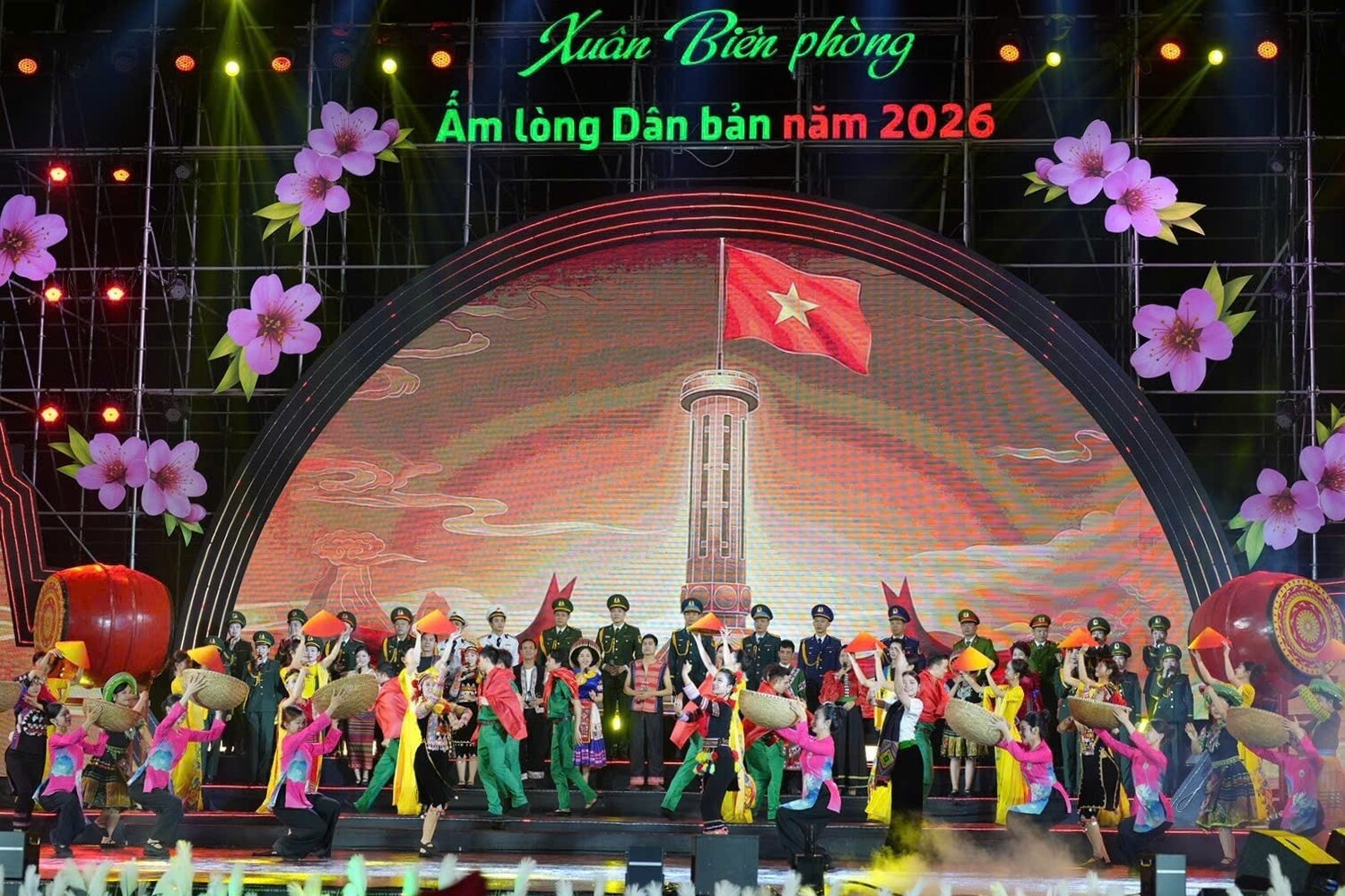 Chương trình nghệ thuật đặc biệt 'Xuân biên phòng ấm lòng dân bản'