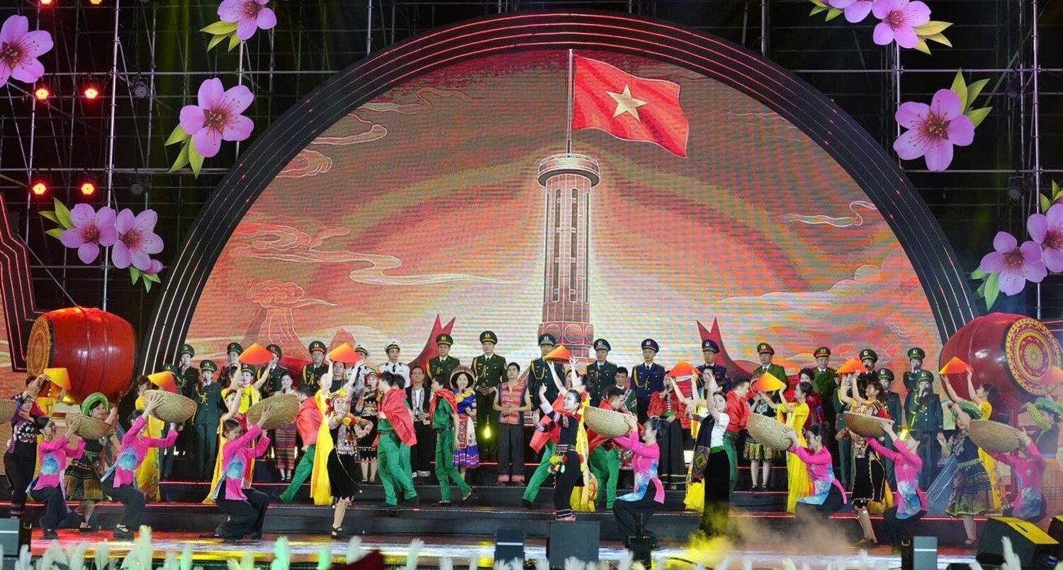 Chương trình nghệ thuật đặc biệt 'Xuân biên phòng ấm lòng dân bản'