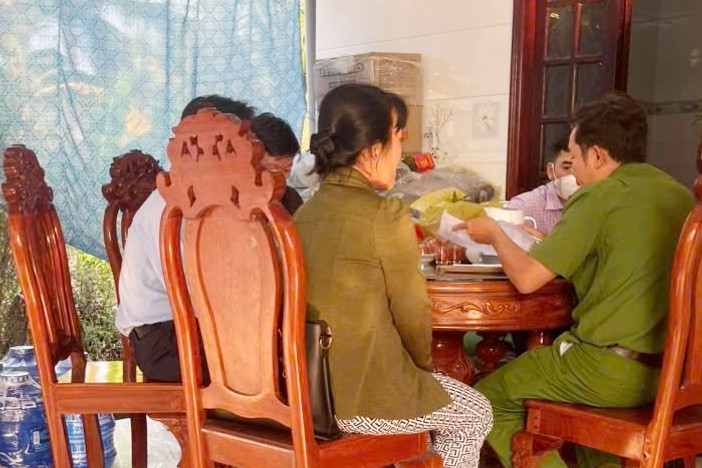 Công an điều tra vụ 2 người chết, 3 người cấp cứu sau khi uống rượu ngâm