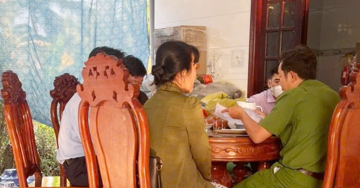 Công an điều tra vụ 2 người chết, 3 người cấp cứu sau khi uống rượu ngâm