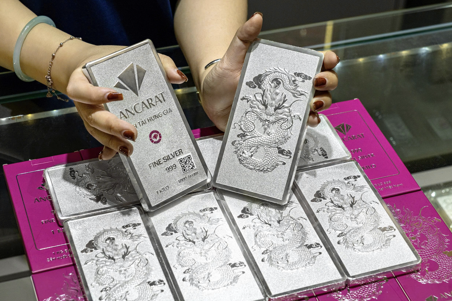 Giá bạc hôm nay 1/2/2026: Bạc thỏi lập đỉnh lịch sử rồi giảm sốc 36 triệu/kg