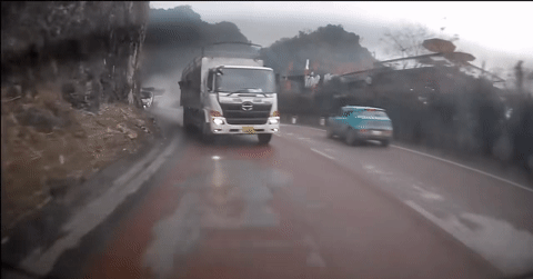 Kinh nghiệm lái xe sau vụ ô tô tải bất ngờ mất phanh trên đèo Đá Trắng