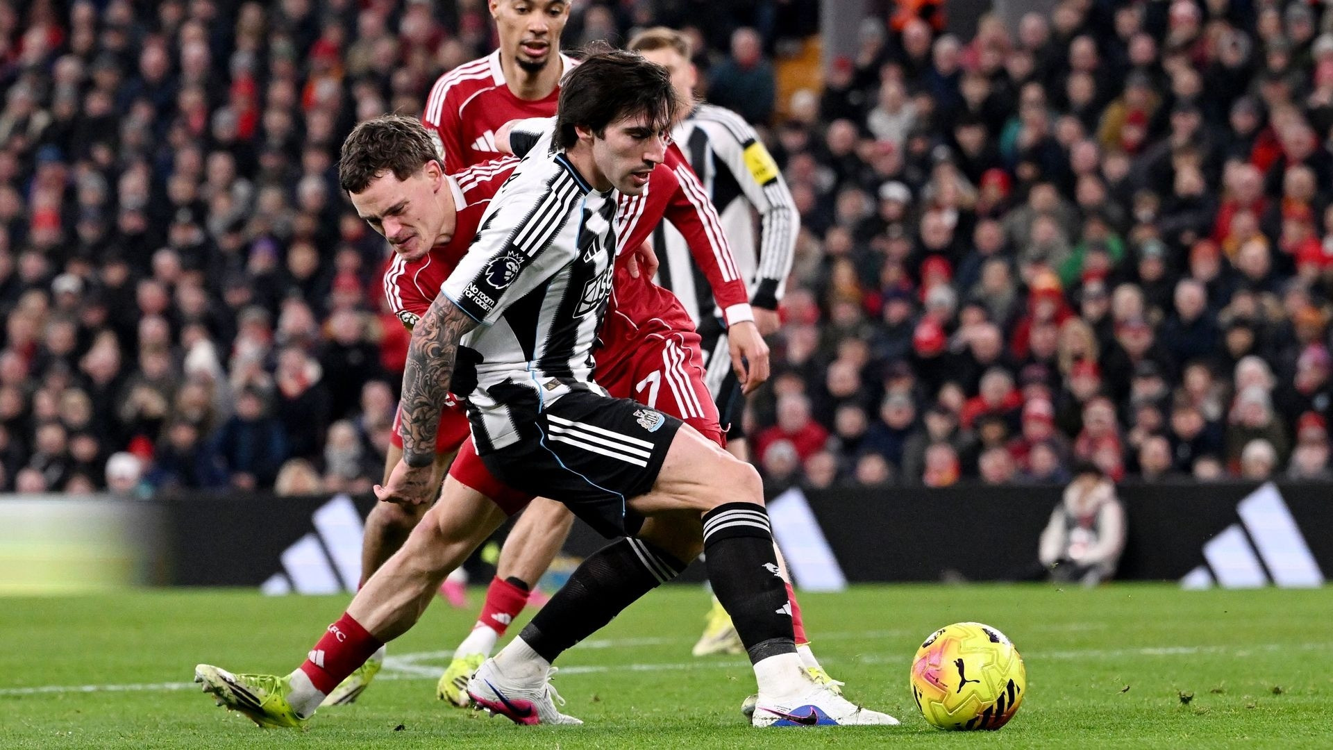 resources_premierleague_pulselive_com 2026 01 31T213208Z_1120492325_UP1EM1V1NTI3Z_RTRMADP_3_SOCCER ENGLAND LIV NEW (1).jpg