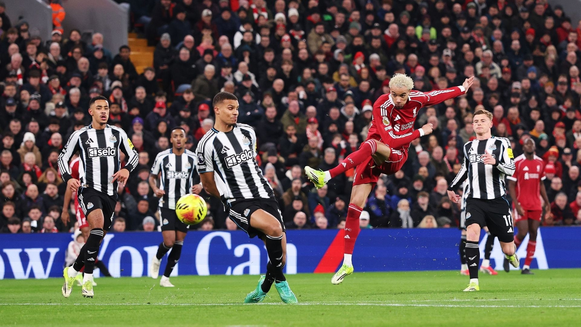 resources_premierleague_pulselive_com 2258704356.jpg