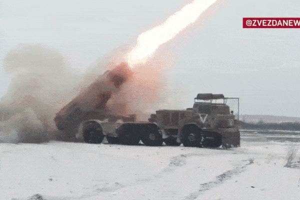 Video pháo phản lực 'Cuồng phong' Nga cày nát cứ điểm, kho đạn của Ukraine