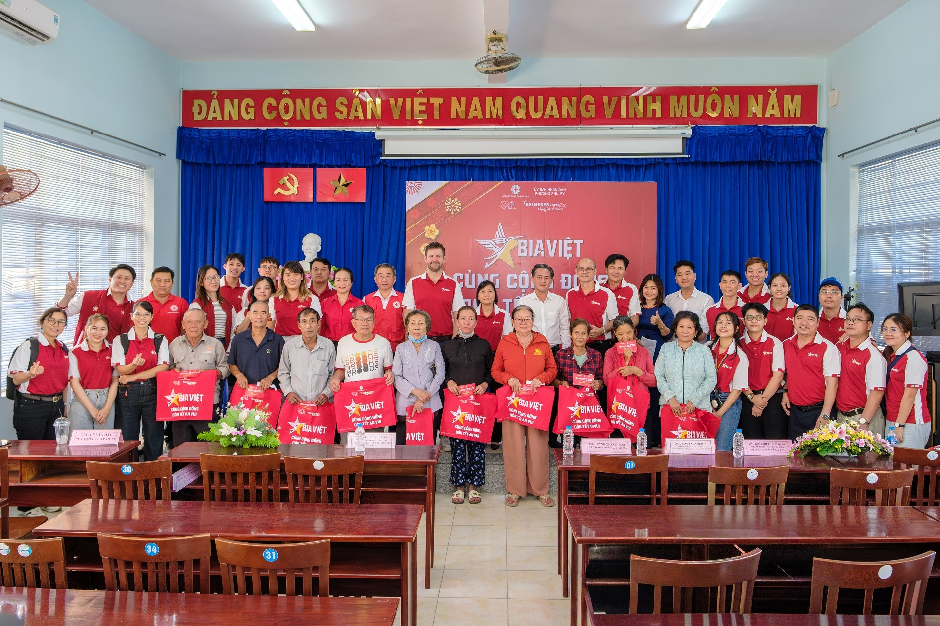 Bia Việt mang Tết đậm chất Việt đến cộng đồng, tiếp nối hành trình sẻ chia