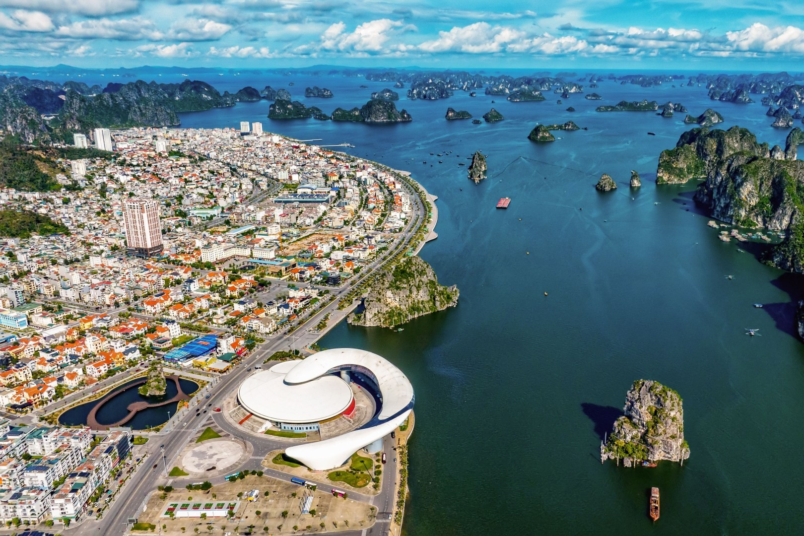 Bước đi lịch sử với mô hình quản trị vì dân