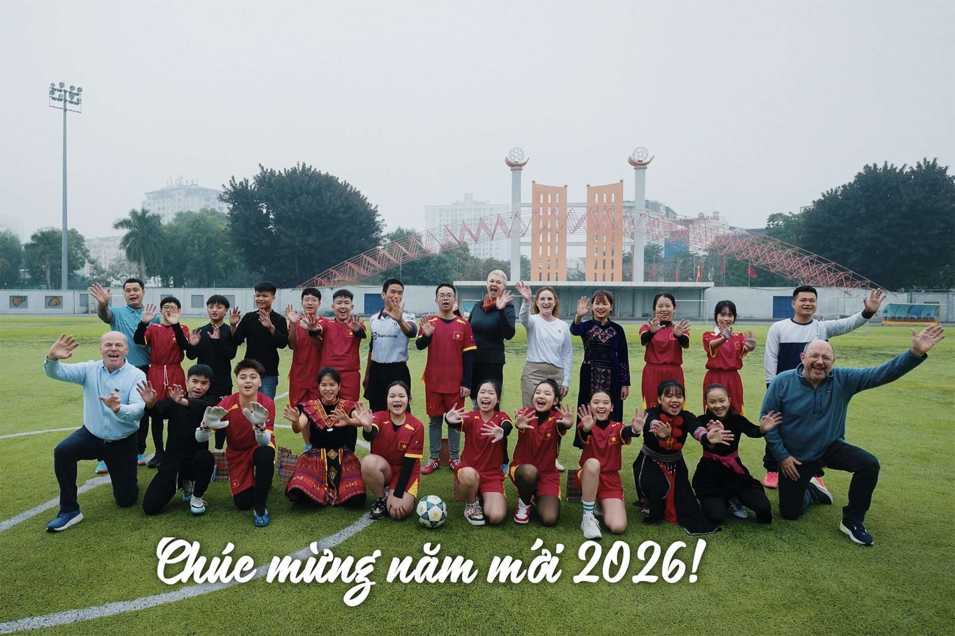 Đại sứ 4 nước đá bóng, đón Tết cùng trẻ em vùng cao Việt Nam