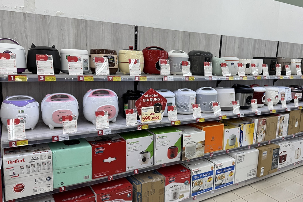 Điện máy cuối năm xả hàng, giảm giá tới 60% vẫn vắng khách