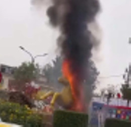 Hình ảnh linh vật ngựa bốc cháy nghi ngút ở Thái Nguyên. Ảnh Mạng xã hội.webp