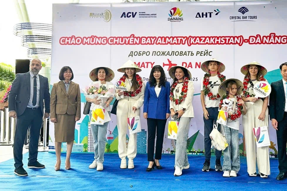 Không cạnh tranh với các hãng hàng không, Crystal Bay Airlines chọn ‘sân riêng’