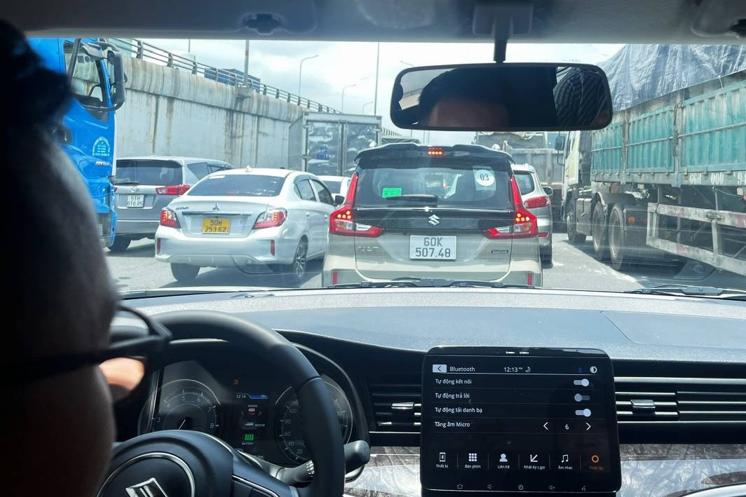 Lái xe về quê ăn Tết: Bí kíp tránh tắc đường, cả nhà 'khỏe re'