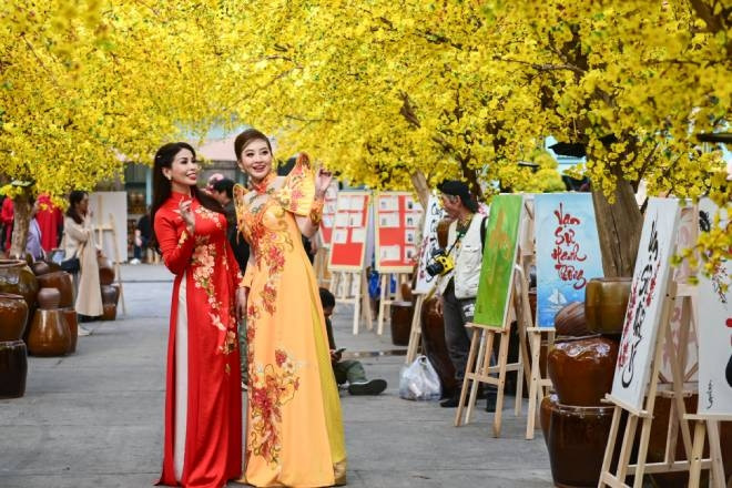 Lời chúc Tết bạn bè hay, hài hước mừng năm mới Bính Ngọ 2026