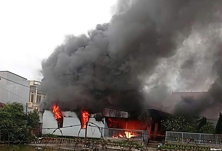 Lửa bao trùm nhà tình thương ở Bắc Ninh