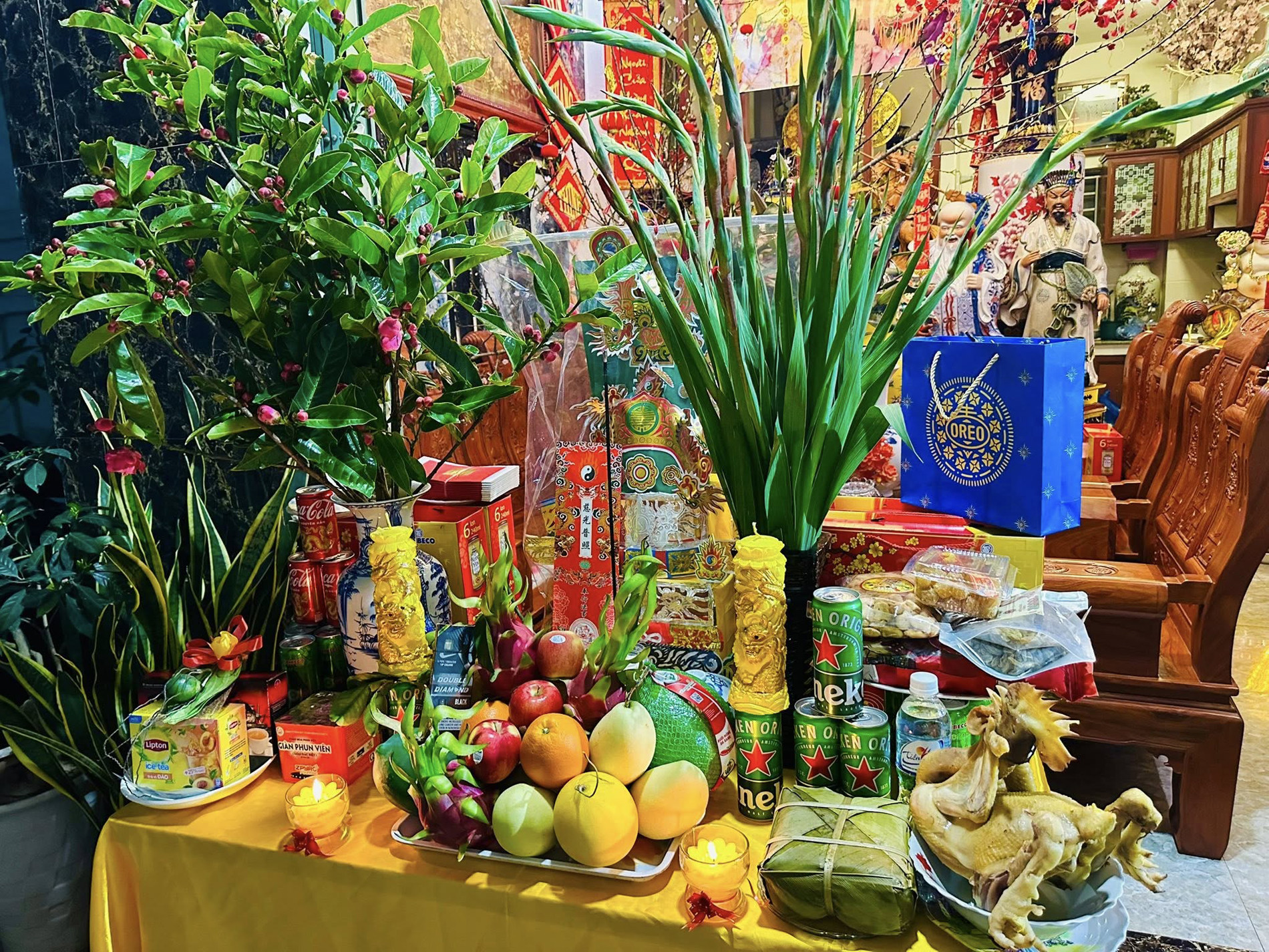 mâm cúng giao thừa ngoài trời   vu nguyen duc thien.jpg