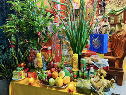 mâm cúng giao thừa ngoài trời vu nguyen duc thien.jpg