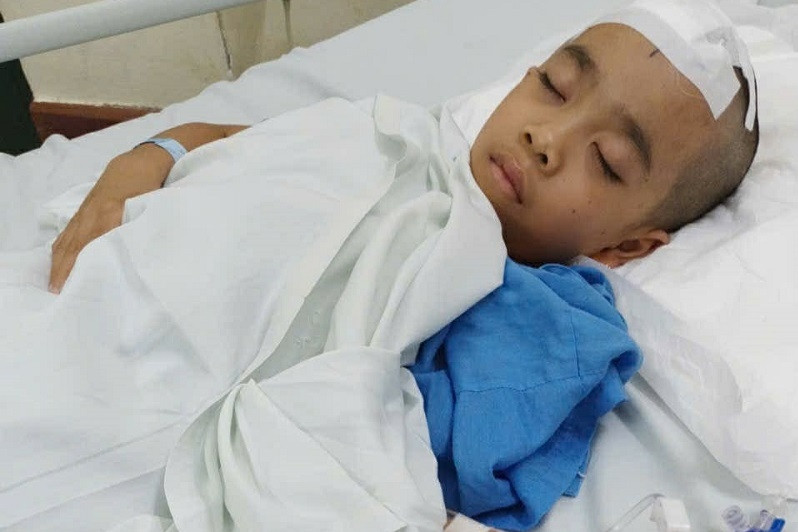 Mẹ nghèo kiệt quệ vì con lớn bị ung thư, con nhỏ mắc chứng trầm cảm