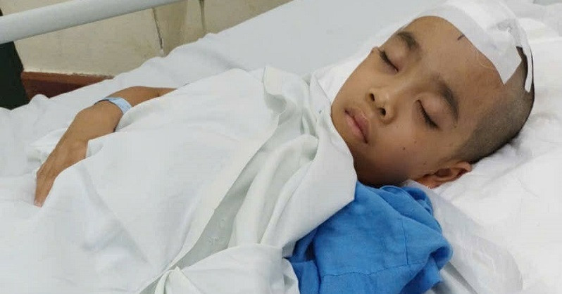 Mẹ nghèo kiệt quệ vì con lớn ung thư, con nhỏ mắc chứng trầm cảm